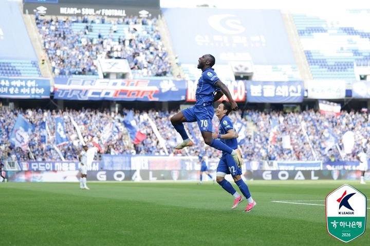 수원, 루이스 해트트릭으로 안산에 4-1 승리…10경기 무패 기록