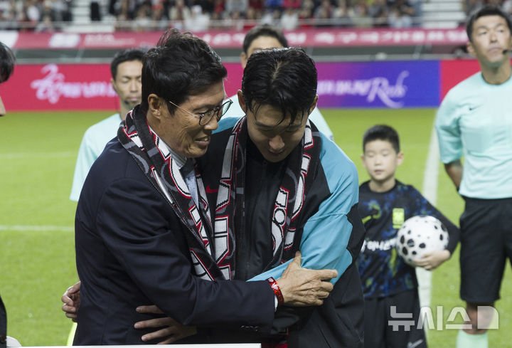 손흥민, 한국 남자 축구 최다 득점 기록 경신