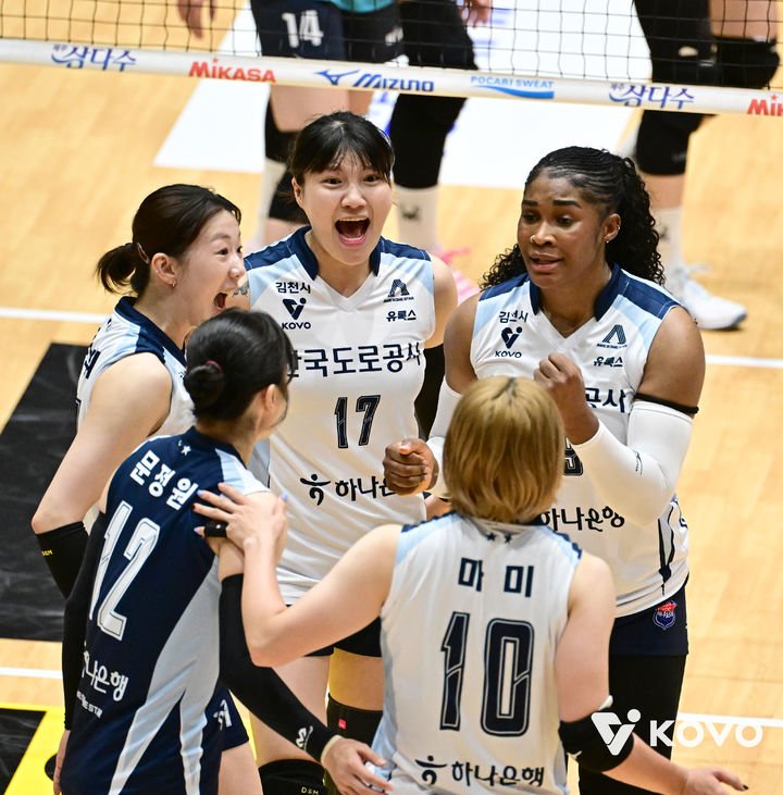 한국도로공사, GS칼텍스에 3-1 승리로 컵대회 첫 경기 장식