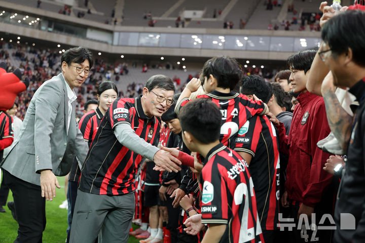 GS그룹 허태수 회장, FC서울의 10년 만의 K리그1 우승 축하