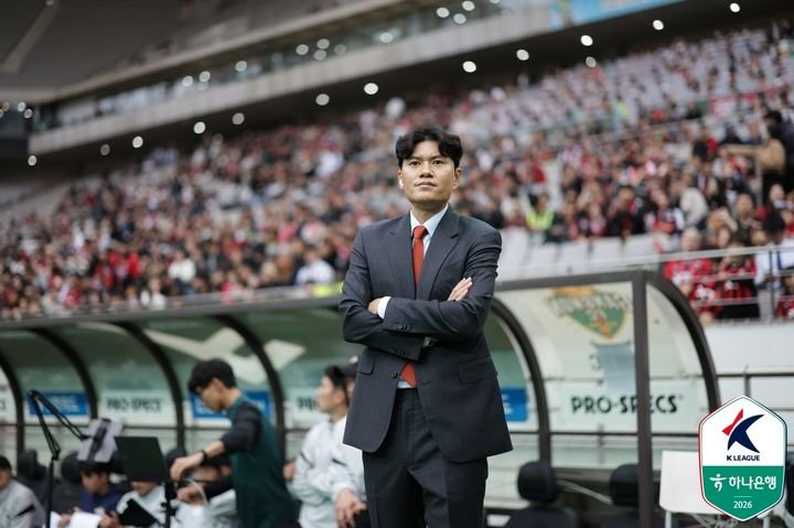 정경호 강원 감독, 김기동 서울 감독에게 K리그 우승 축하