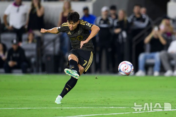 LAFC, LA 갤럭시와 2-2 무승부로 MLS 플레이오프 진출 확정