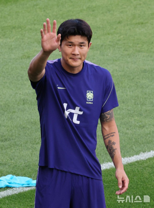 손흥민, 김민재의 주문으로 프리킥 득점