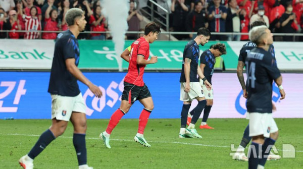 한국 축구, 우루과이에 1-4 패배…손흥민 A매치 최다골 타이 기록