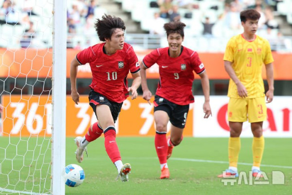 한국 남자 U-23 축구 대표팀, 중국에 2-1 역전승으로 결승 진출