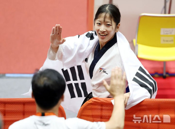 정하은, 아시안게임 품새 여자 개인전 금메달 획득