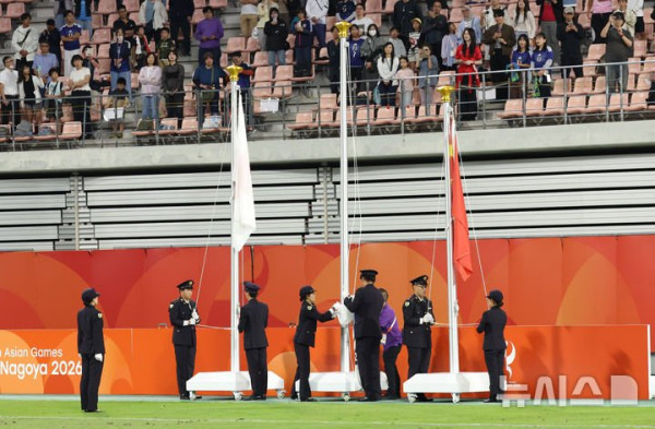아시안게임 남자 축구 시상식에서 태극기 게양 사고 발생