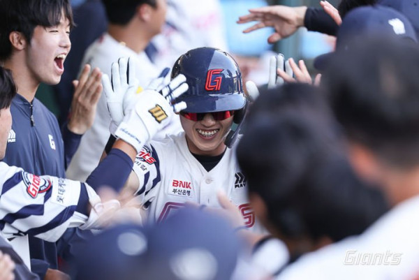 롯데, LG에 9-1로 대승하며 4연패 탈출