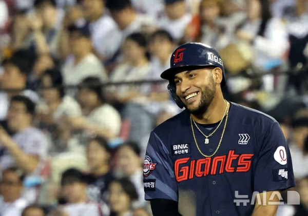 롯데, 두산 꺾고 시즌 최종전 승리…레이예스 KBO 최다 안타 기록
