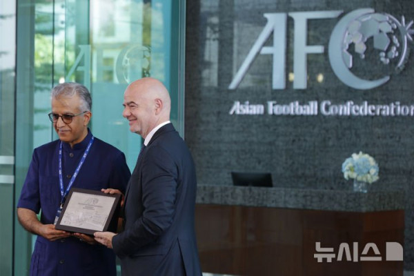 인판티노 FIFA 회장, 일본 방문해 AFC 회담 참석