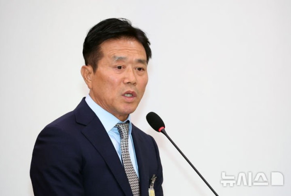 문진희 전 축구협회 심판위원장, 금전 요구 의혹으로 국감 불출석