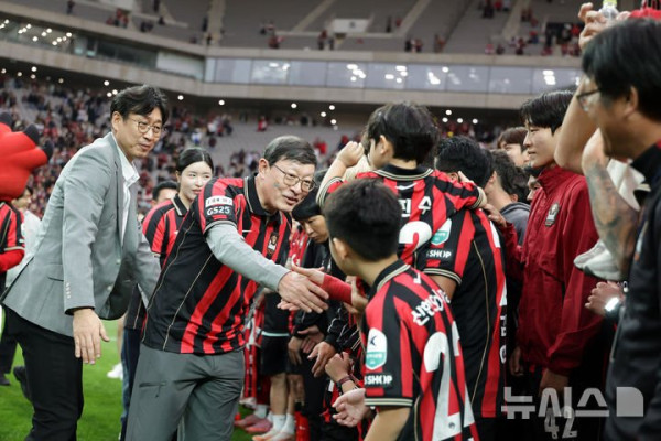 GS그룹 허태수 회장, FC서울의 10년 만의 K리그1 우승 축하