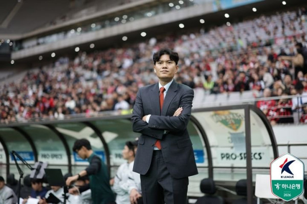 정경호 강원 감독, 김기동 서울 감독에게 K리그 우승 축하