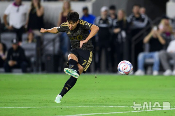 LAFC, LA 갤럭시와 2-2 무승부로 MLS 플레이오프 진출 확정