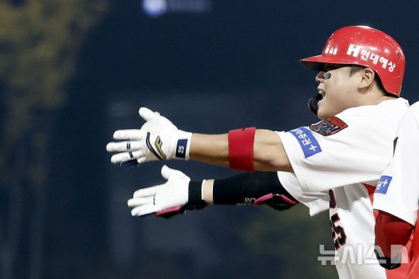 KIA, 삼성에 4-2 역전승…포스트시즌 5차전으로 향해