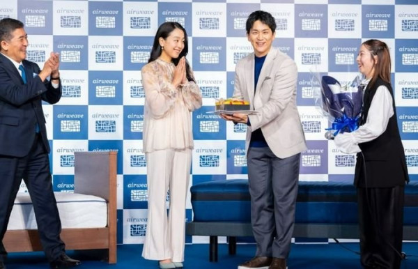 아사다 마오, 공식 행사에서 우아한 모습으로 팬들 주목