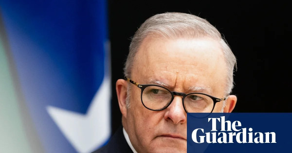 Australia to Reduce Annual Refugee Intake Amid Political Pressure